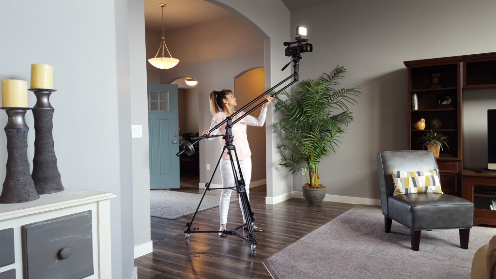 Vicky Johnston Media Expert - Real Estate